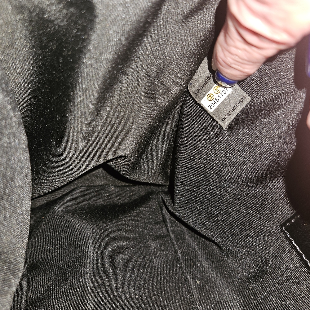 Black Quilted Shoulder Bag with Gold Chain Detail - Picture 9 of 10